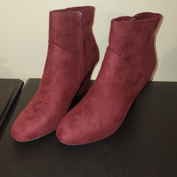 Cute Maroon Boots - Picture 3 of 4